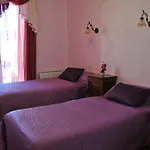 Au Pied Du Chateau Bed & Breakfast 3*