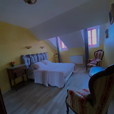 Couette-café Au Pied Du Chateau 3*