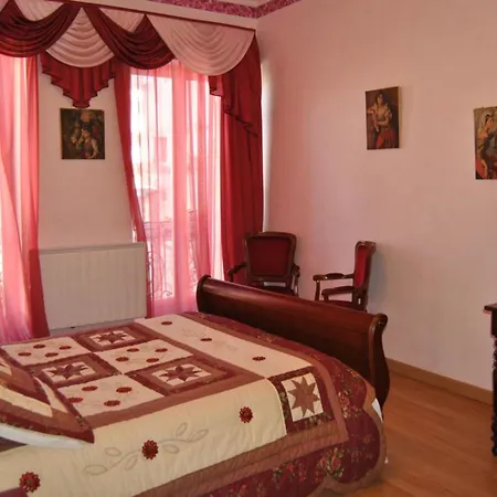 Au Pied Du Chateau Bed and Breakfast 3*