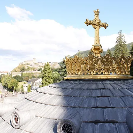 Couette-café Au Pied Du Chateau 3*