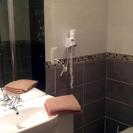 Au Pied Du Chateau Bed and Breakfast Λούρδη