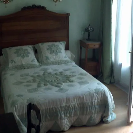 Au Pied Du Chateau Couette-café