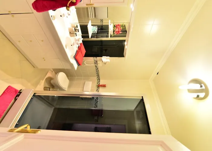 Au Pied Du Chateau Couette-café Lourdes