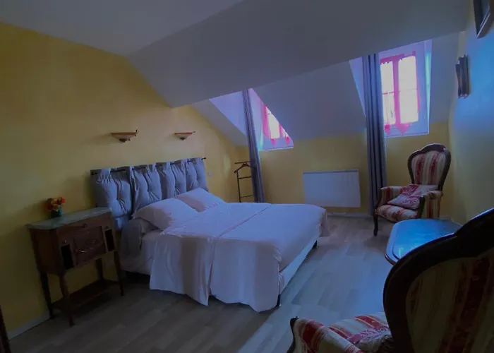 Couette-café Au Pied Du Chateau 3*