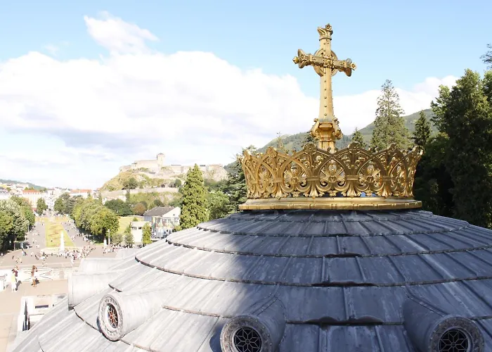 Couette-café Au Pied Du Chateau 3*