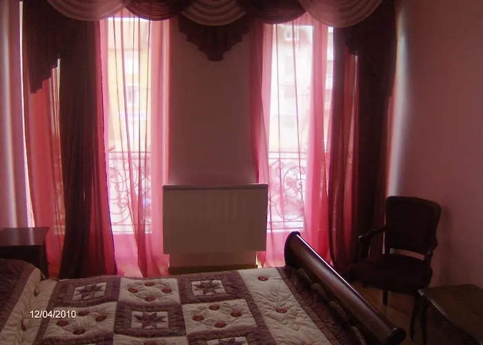 Couette-café Au Pied Du Chateau 3*