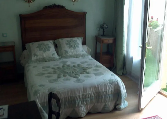 Au Pied Du Chateau Couette-café