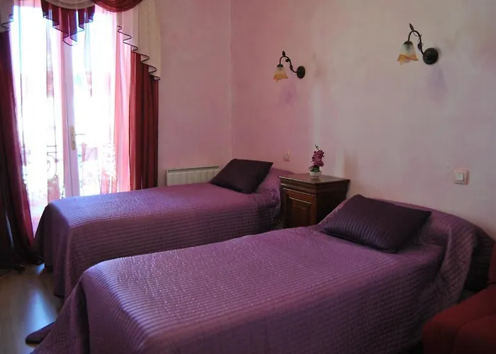 Au Pied Du Chateau Couette-café 3*