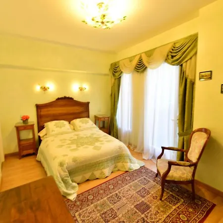 Au Pied Du Chateau Panzió 3*