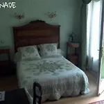 Au Pied Du Chateau